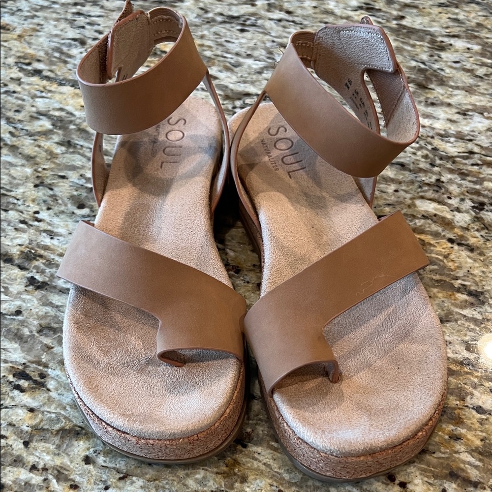 NWOT Soul by Naturalizer Tan Strappy Sandals